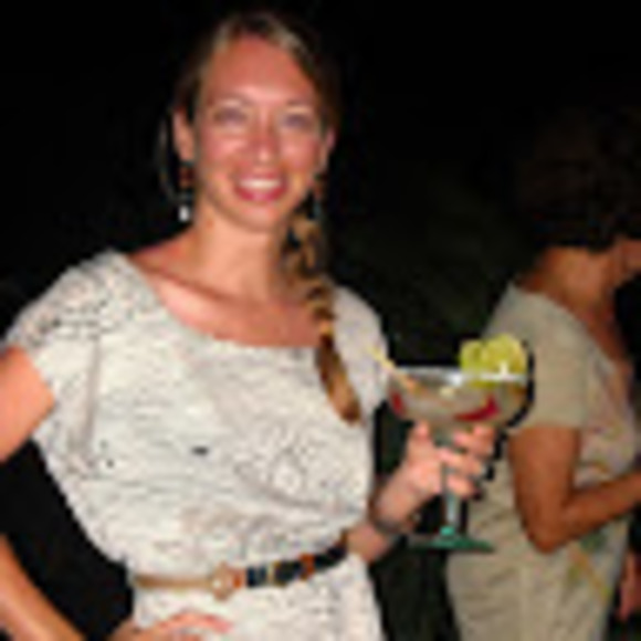 Meet your Posher, Courtney - Picture 1 of 1